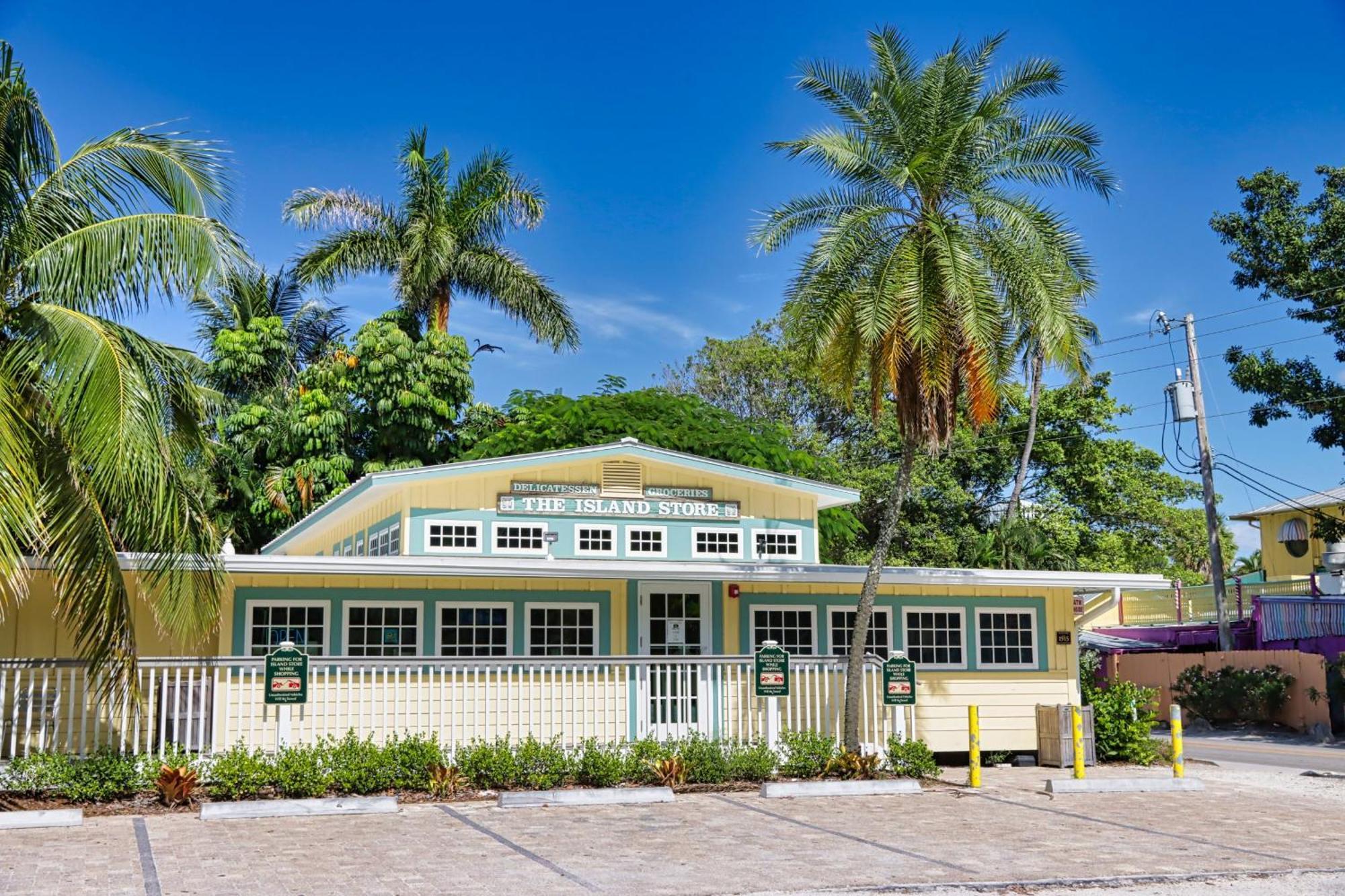 Beautifully Updated, 4 Bedroom Pool Home, 50 Yards To The Beach!! Captiva Escapade Captiva Island Exterior photo